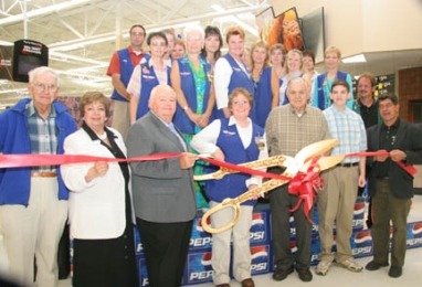 Wal-Mart cuts ribbon on Supercenter