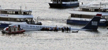 Investigation begins into NYC plane splashdown