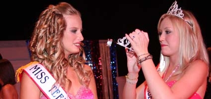 Miss New York Teen-Ager crowned in Norwich pageant