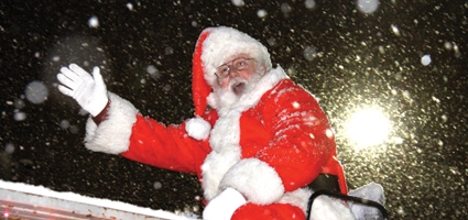 Santa winds up Norwich Christmas parade