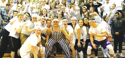 Norwich fans have ‘white out’ at Seton Catholic game