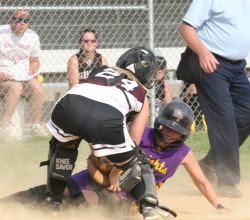 Marauders’ bats come alive late in sectional victory