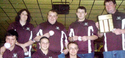 S-E bowlers celebrate Section 3 win