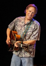 Tom Chapin performs in Norwich Friday night