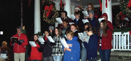 Oxford Gets In The Holiday Spirit With Tree Lighting