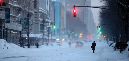 East Coast storm strands travelers, vexes drivers