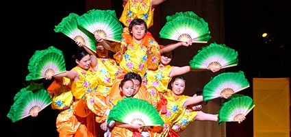 Shangri-La Chinese Acrobats perform in Norwich tonight