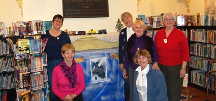 Garden Club Members Decorate Oxford Memorial Library For The Holidays