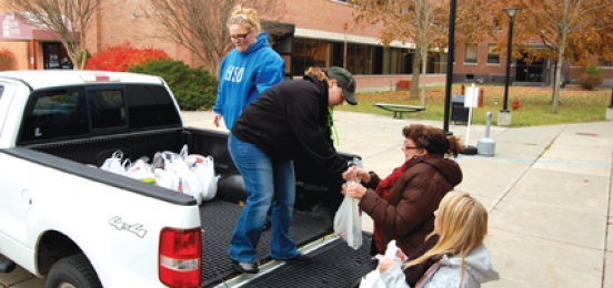 SUNY&#8200;Morrisville students lead food drive for Roots and Wings