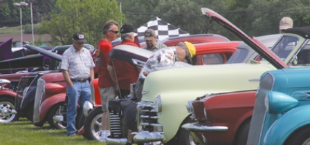 49th annual Rolling Antiquer's Auto Show rolls int town