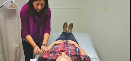 Acupuncture practice gives Norwich  residents alternative to western medicine