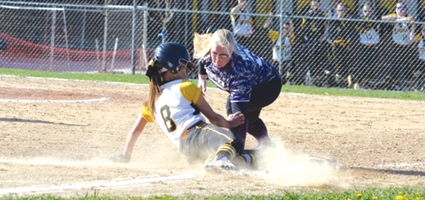 Norwich and Windsor softball split in double header