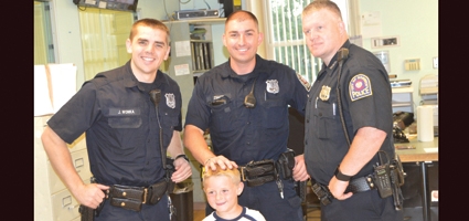 Five-year-old shows appreciation to police