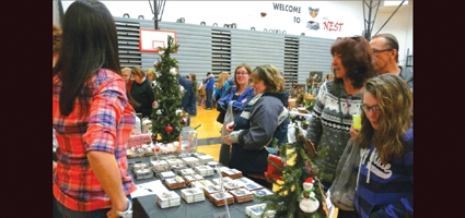 Area vendors, crafters appeal to early holiday shoppers at Oxford Academy Fair Saturday 