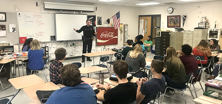 Sheriff’s office sergeant presents to local civics class