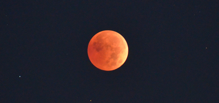 Election day omen? Lunar eclipse and blood moon